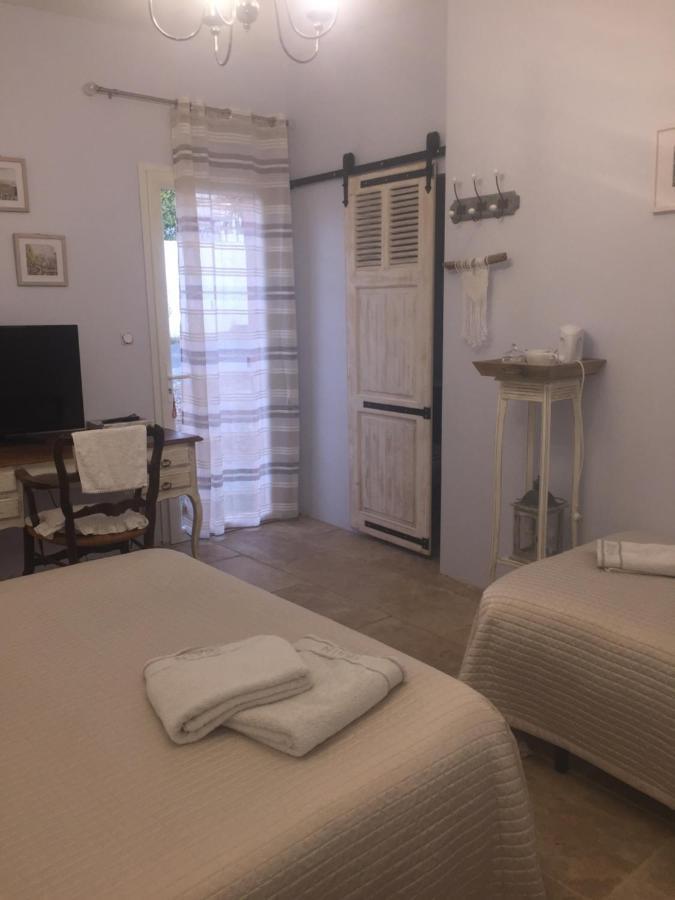 Les Olivades Bed & Breakfast Magalas Exterior photo